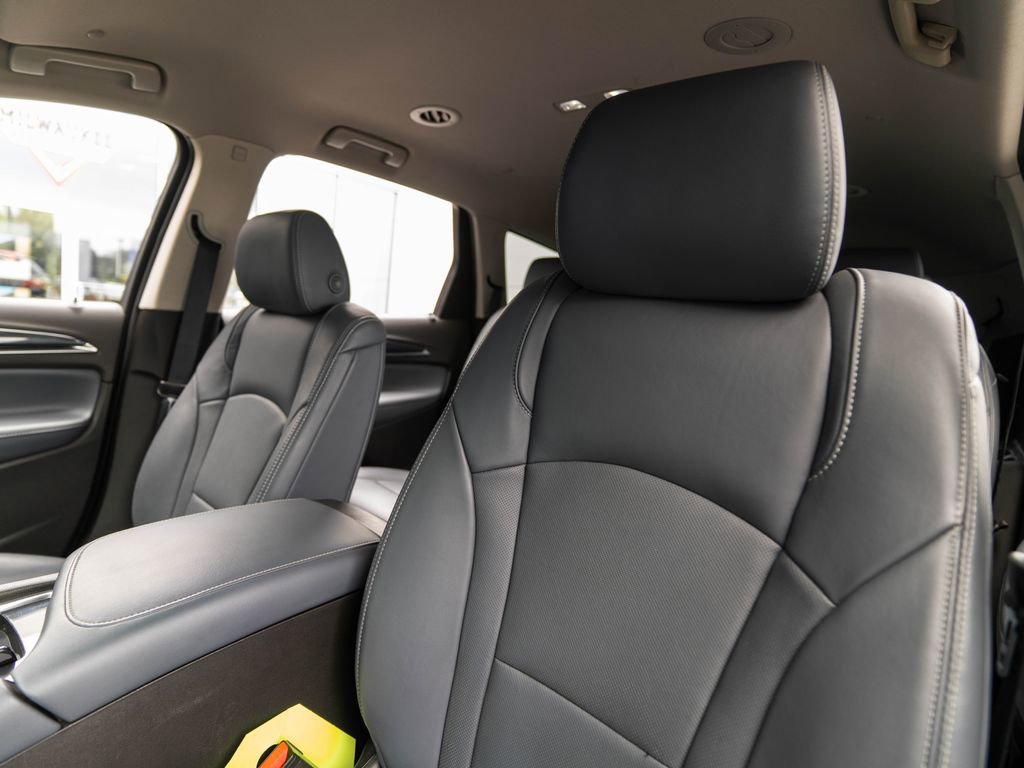 Used 2021 Buick Enclave Essence w/ Sport Touring Edition FWD image 6