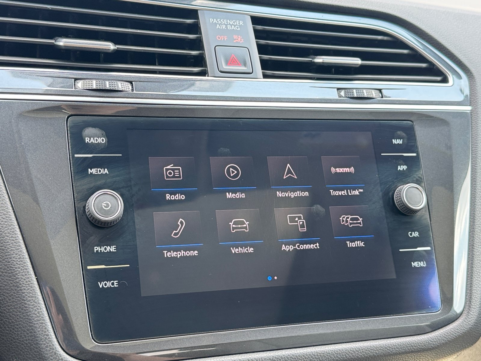 Used 2020 Volkswagen Tiguan SEL AWD/4WD image 22