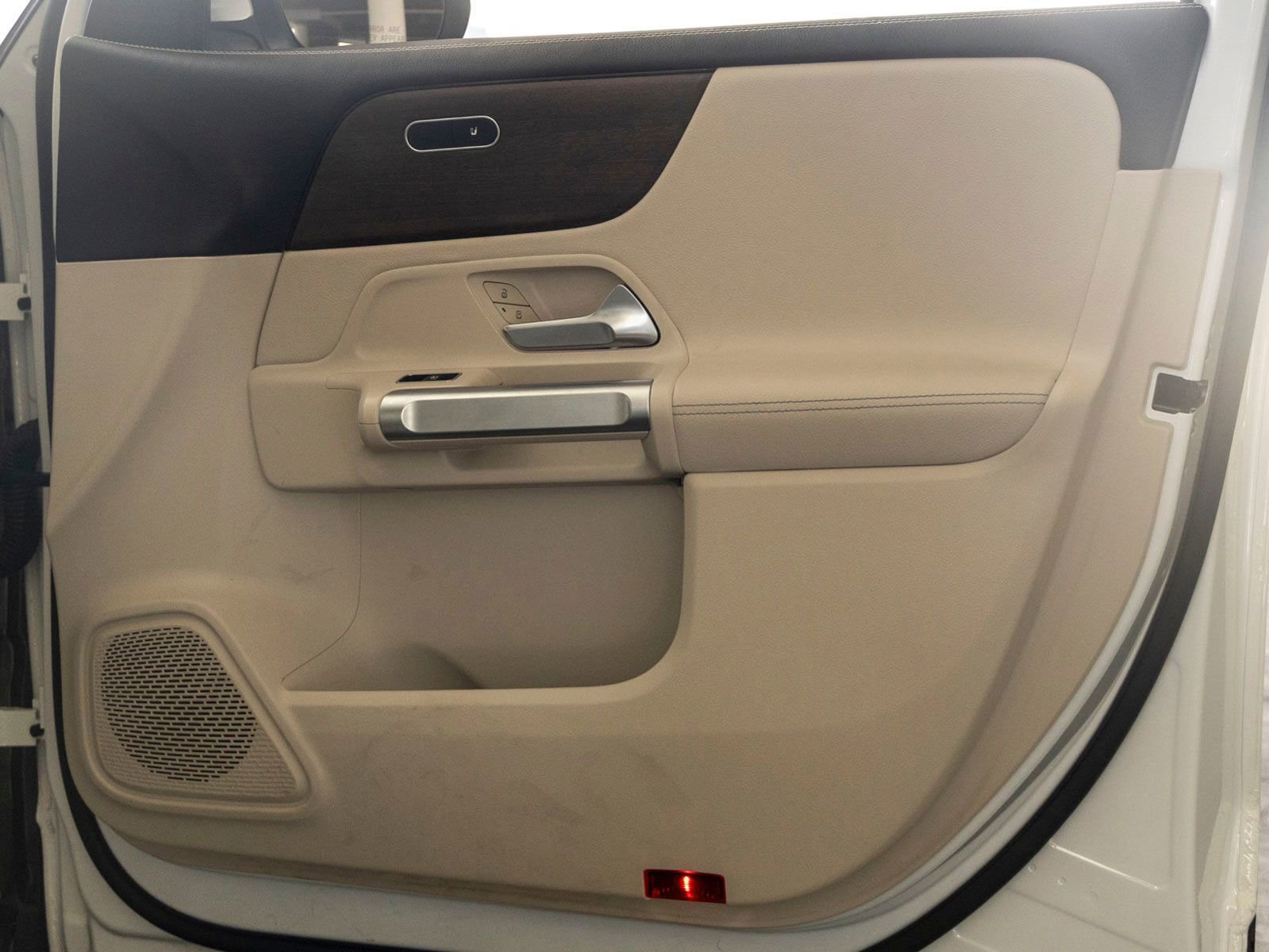 Used 2022 Mercedes-Benz GLB 250 4MATIC image 25