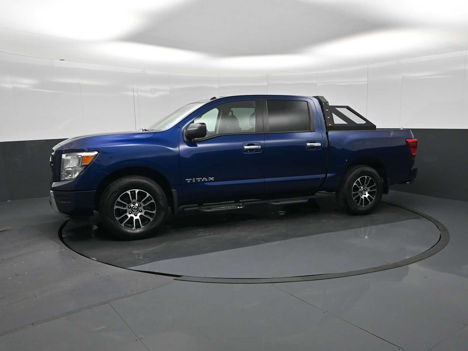 Used 2021 Nissan Titan SV w/ Accessory Utility Package AWD/4WD image 5