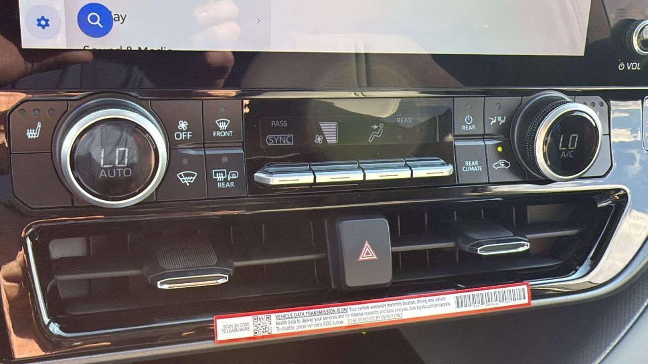 New 2025 Toyota Highlander XLE image 24