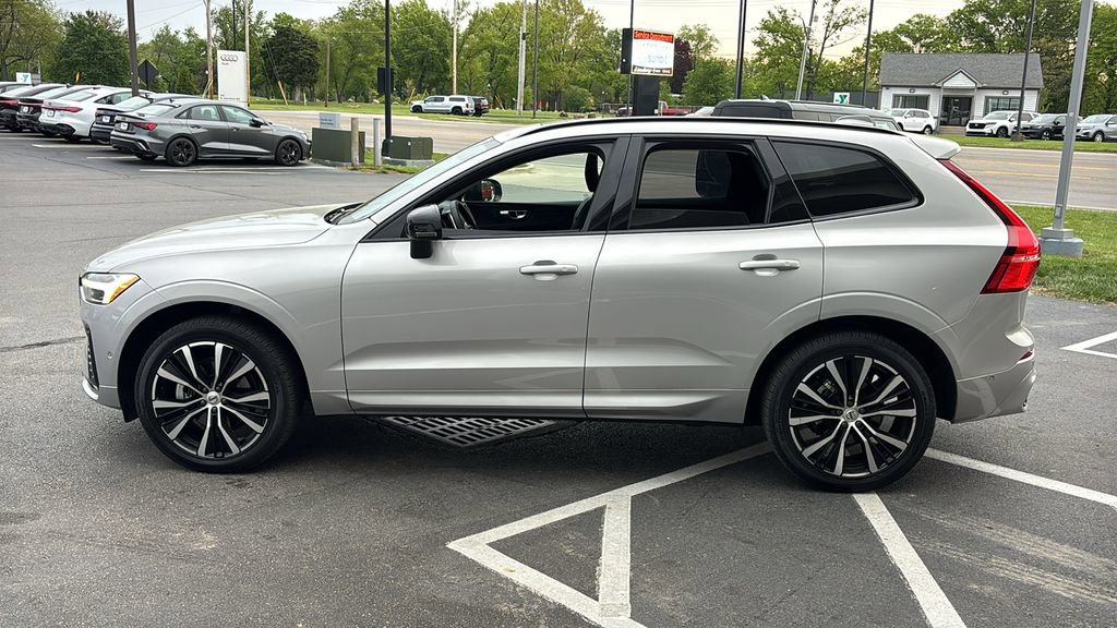 Certified 2025 Volvo XC60 B5 Plus AWD/4WD image 3