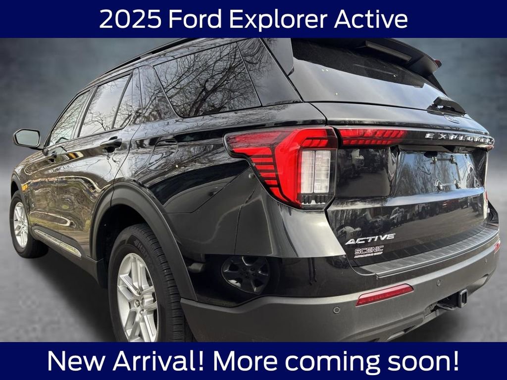 Used 2025 Ford Explorer Active image 3