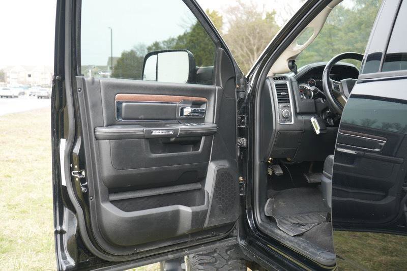 Used 2014 RAM 3500 Laramie w/ Convenience Group image 10