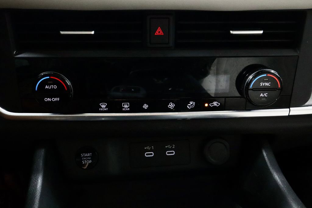 Certified 2025 Nissan Rogue SV AWD/4WD image 27