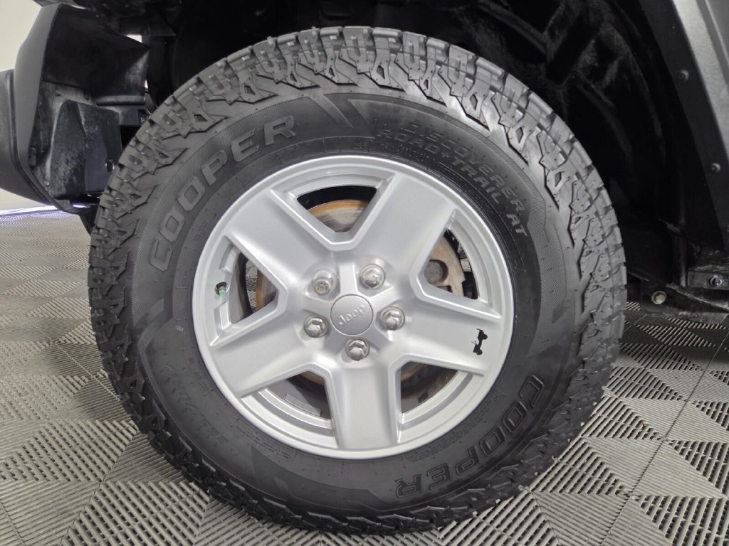 Used 2020 Jeep Gladiator Sport w/ Quick Order Package 24S AWD/4WD image 8