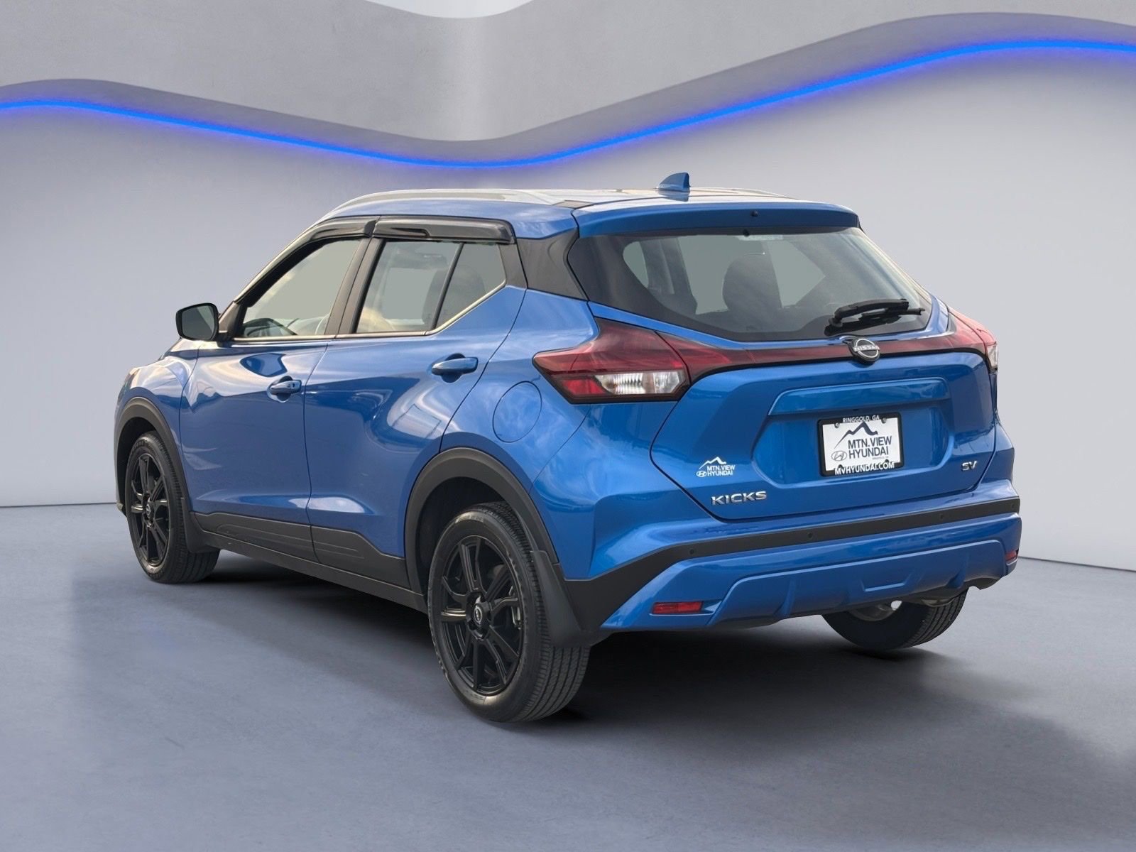 Used 2024 Nissan Kicks SV image 3