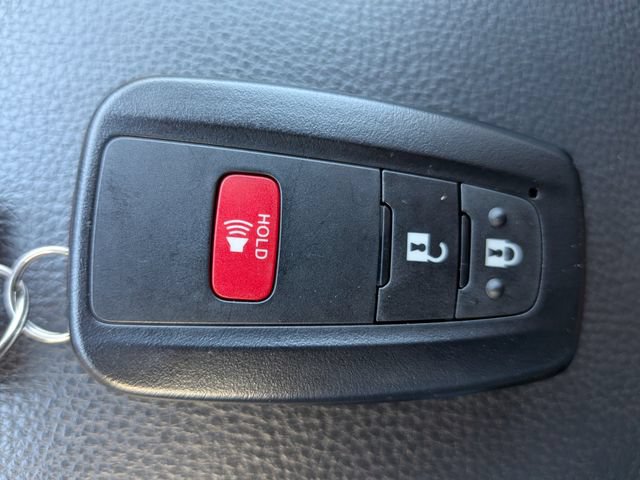 Used 2025 Toyota RAV4 XLE FWD image 28