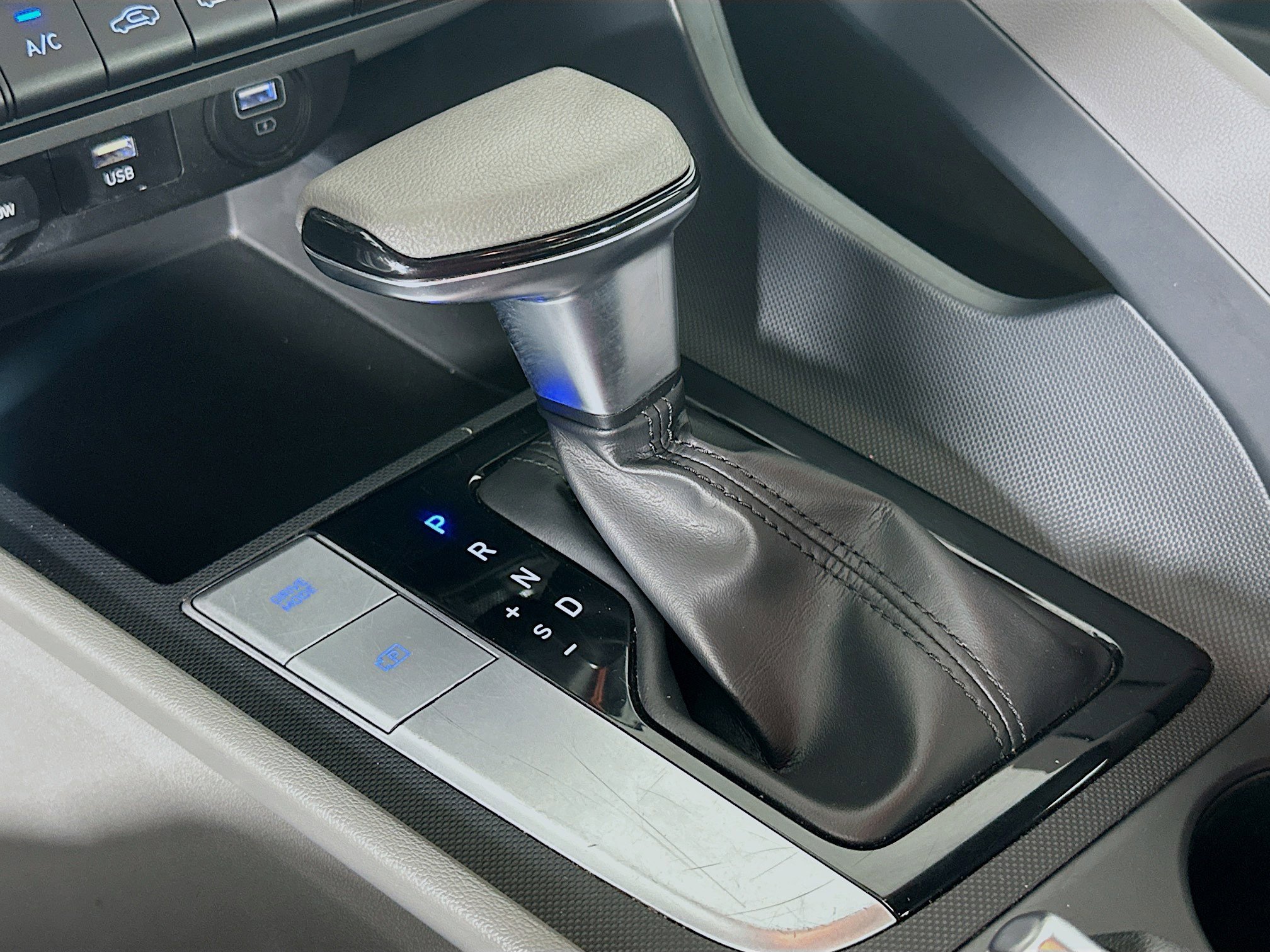 Used 2021 Hyundai Elantra SE image 24