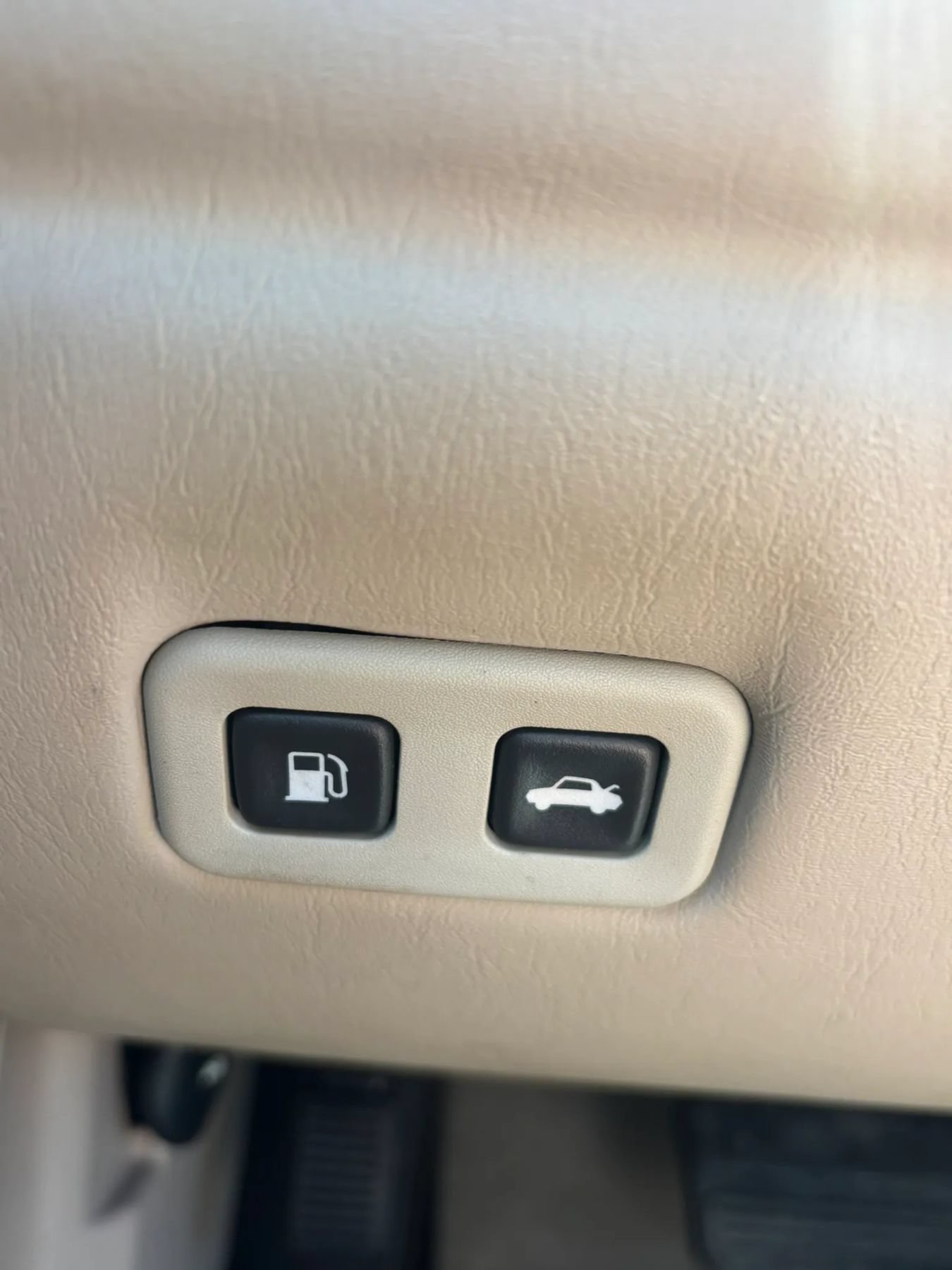 Used 2005 Cadillac XLR RWD image 17