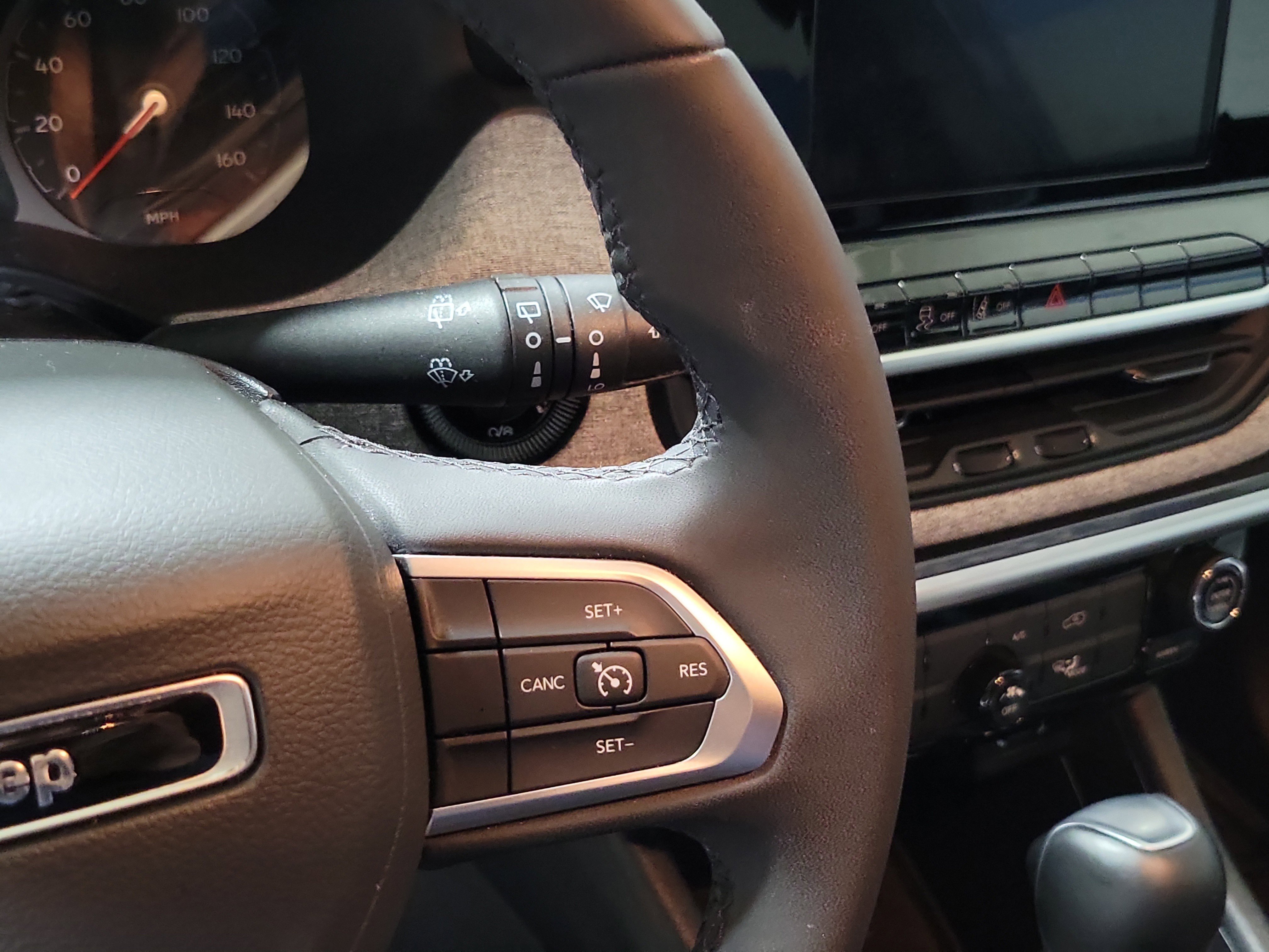 Used 2025 Jeep Compass Latitude image 29