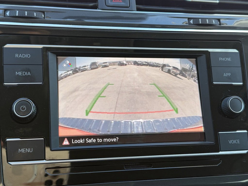 Used 2022 Volkswagen Tiguan S image 9