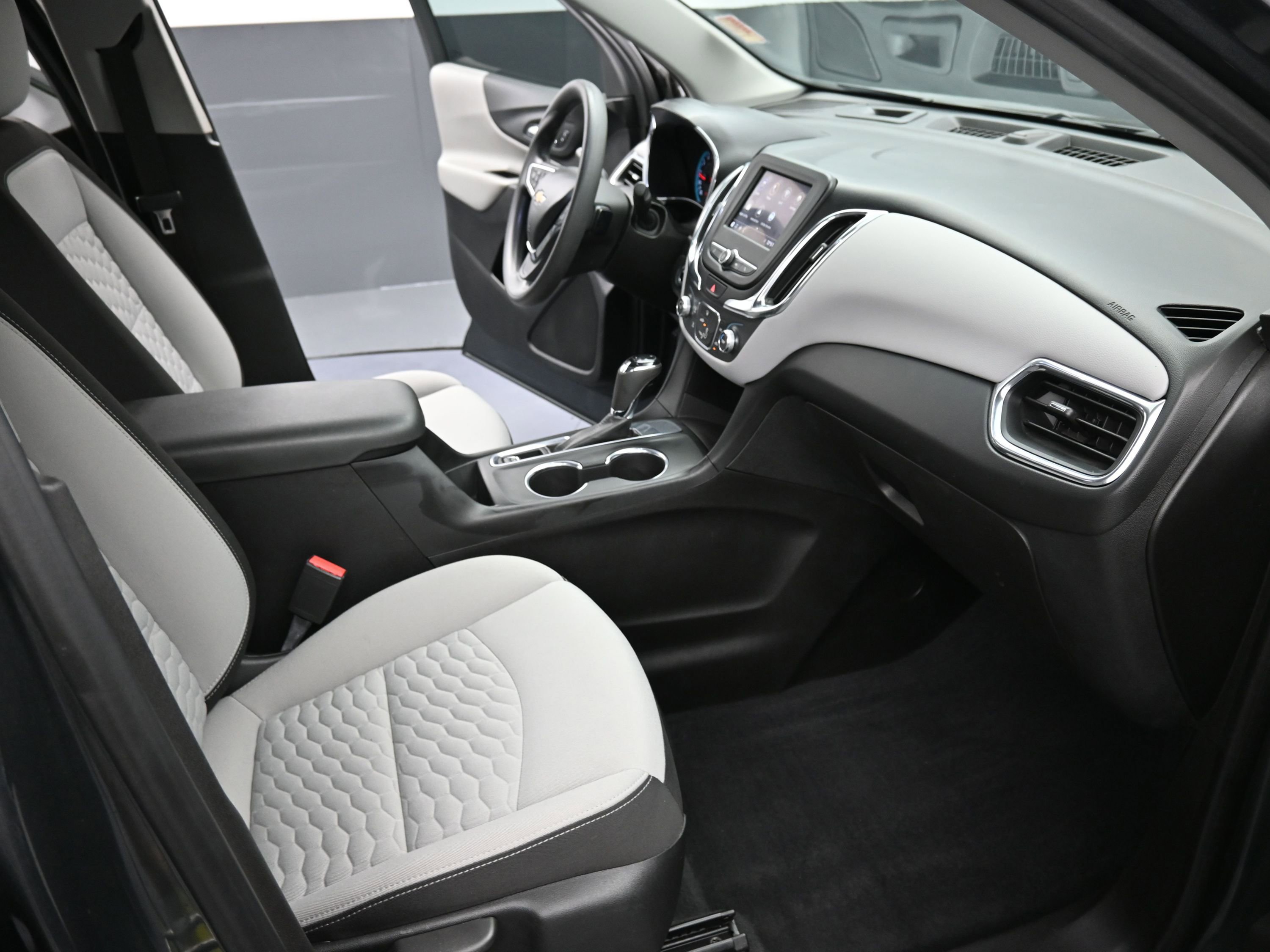 Used 2021 Chevrolet Equinox LS w/ LS Convenience Package image 18