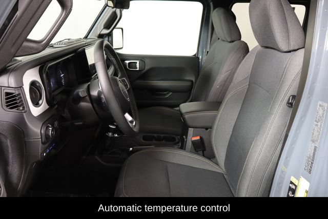 Used 2025 Jeep Wrangler Unlimited Sahara w/ Safety Group AWD/4WD image 16