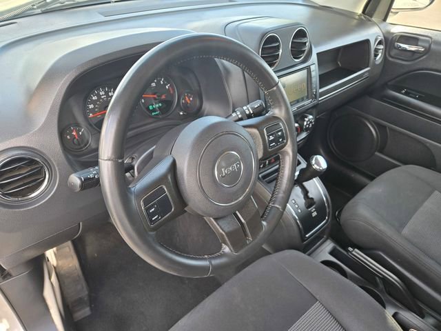 Used 2011 Jeep Compass Latitude AWD/4WD image 12