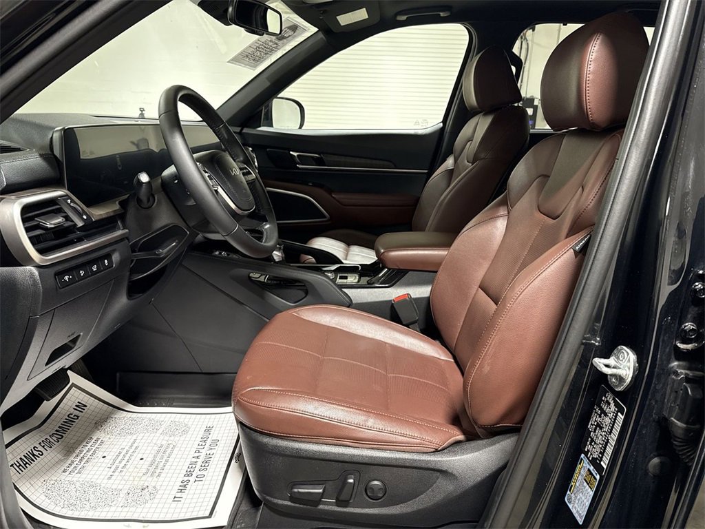 Used 2024 Kia Telluride EX w/ EX Captain's Chair Package image 20
