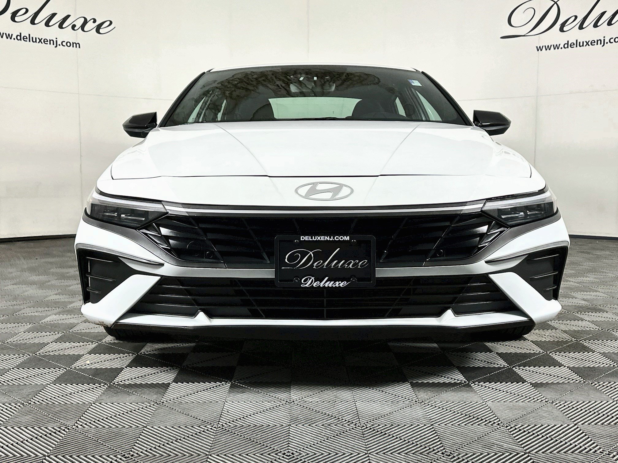 Used 2025 Hyundai Elantra Sport FWD image 2