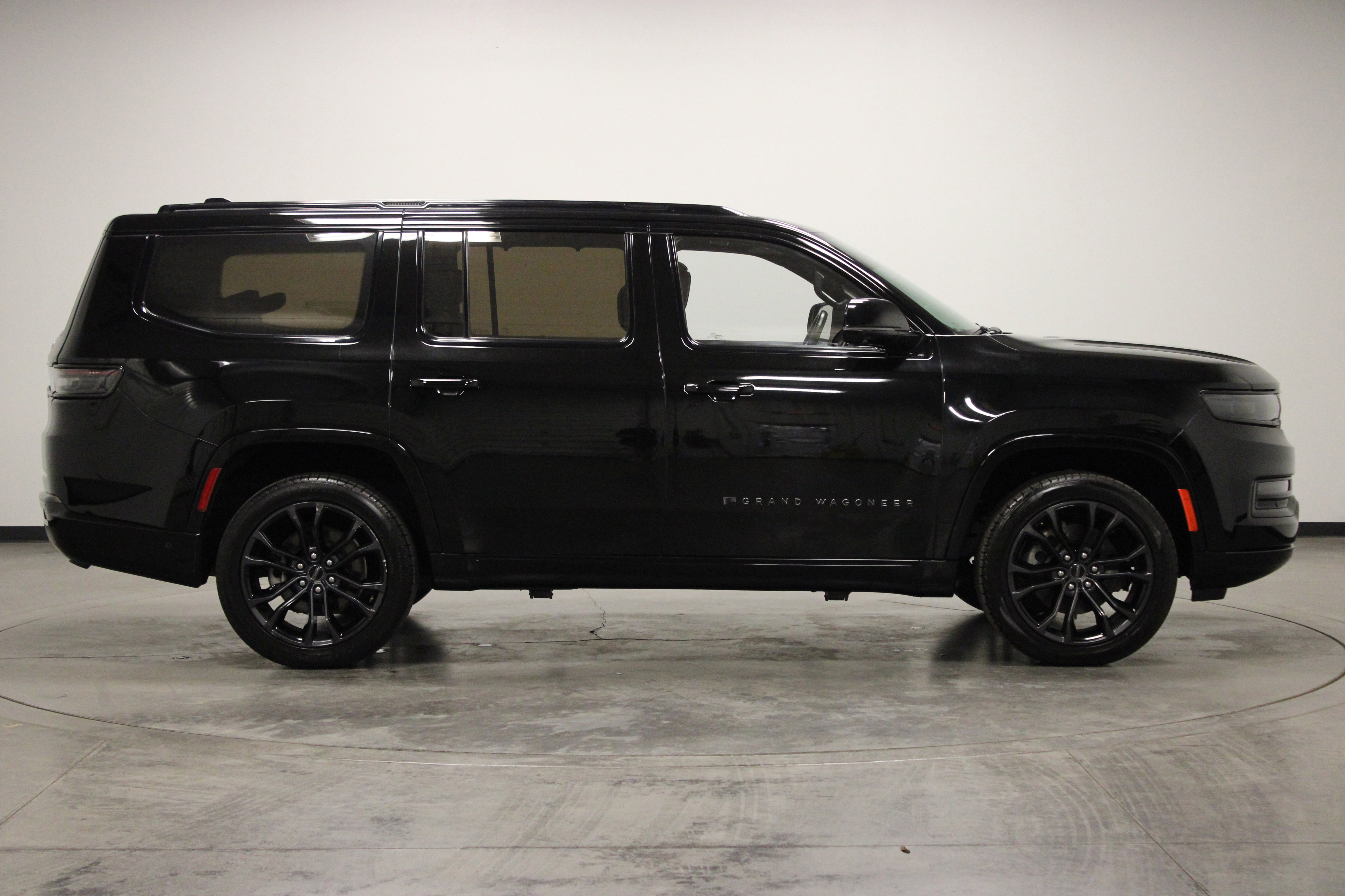 Used 2023 Jeep Grand Wagoneer Series II w/ Quick Order Packagew 28T AWD/4WD image 9