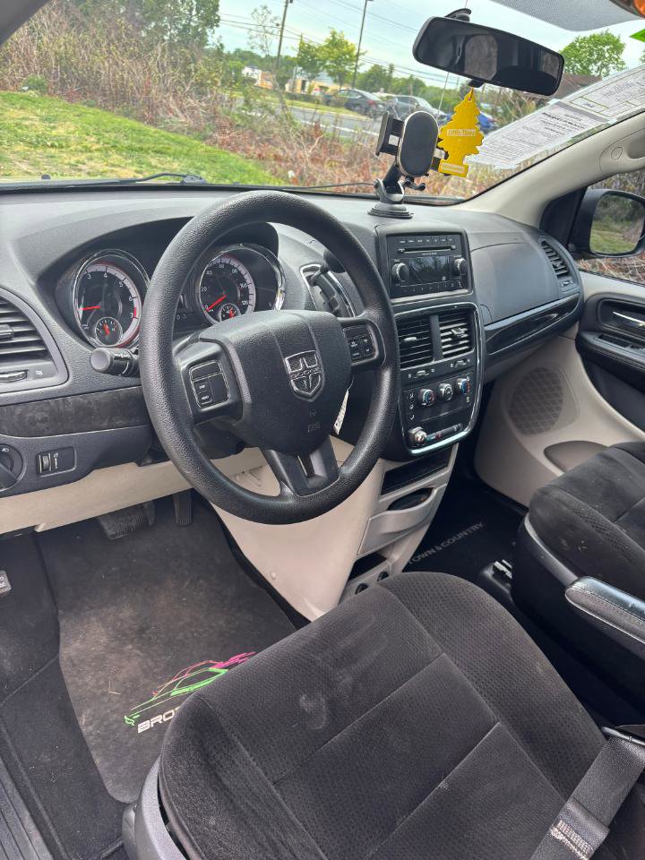 Used 2012 Dodge Grand Caravan American Value Package FWD image 16