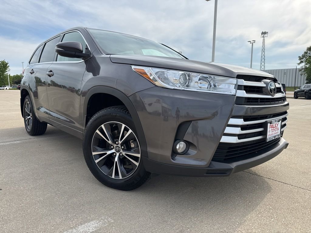 Used 2018 Toyota Highlander Plus AWD/4WD image 2