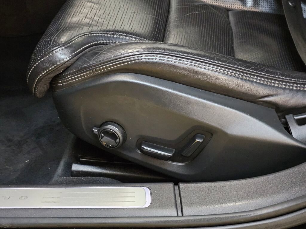 Used 2017 Volvo V90 T6 Cross Country image 25