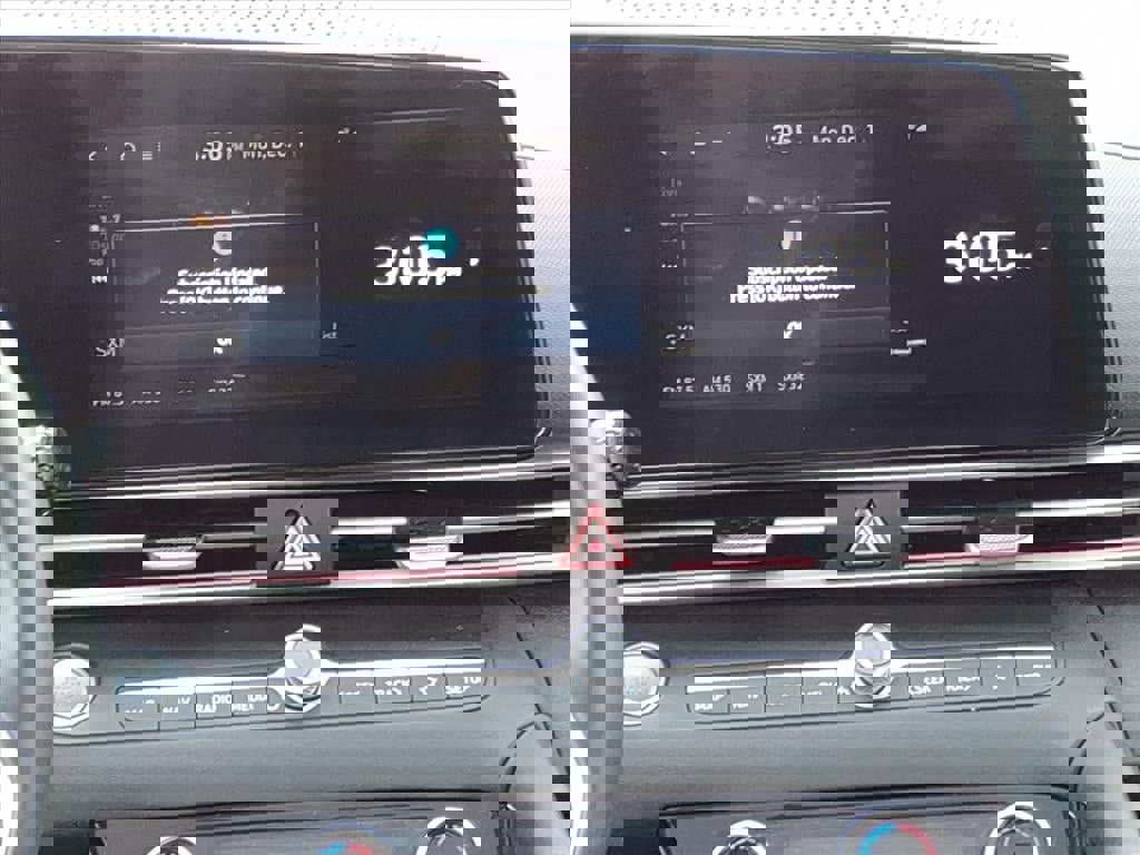 Used 2023 Hyundai Elantra Limited image 13