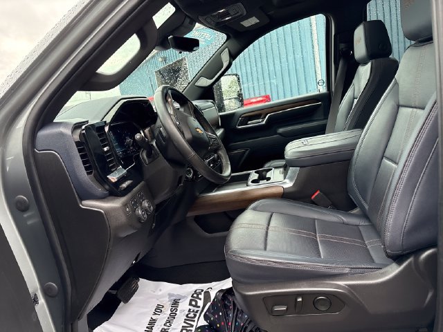 Used 2024 Chevrolet Silverado 2500 High Country w/ Technology Package AWD/4WD image 8