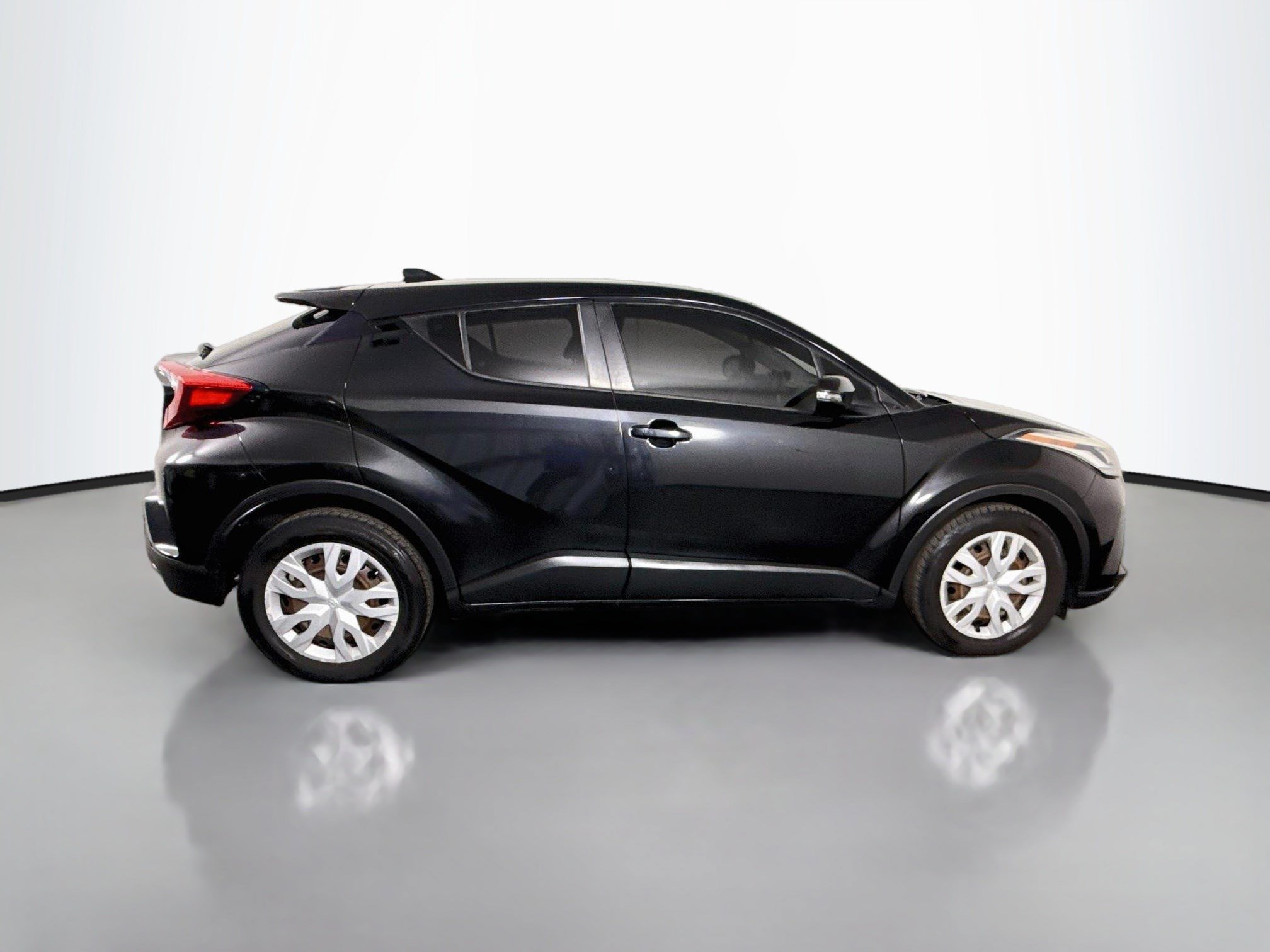 Used 2021 Toyota C-HR LE FWD image 11
