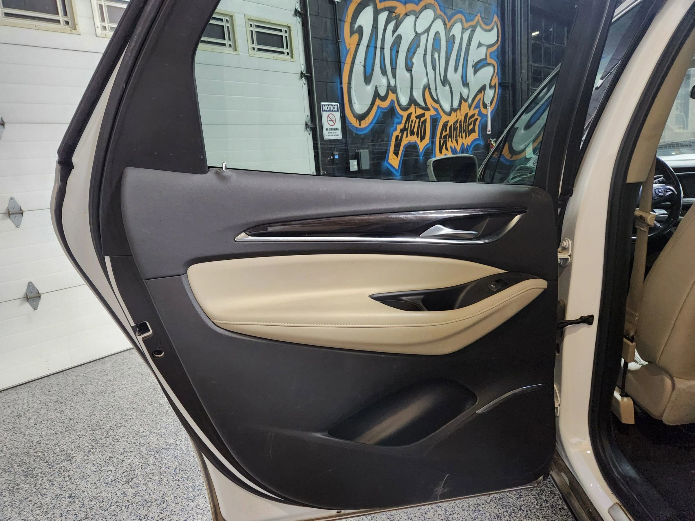 Used 2019 Buick Enclave Essence image 32