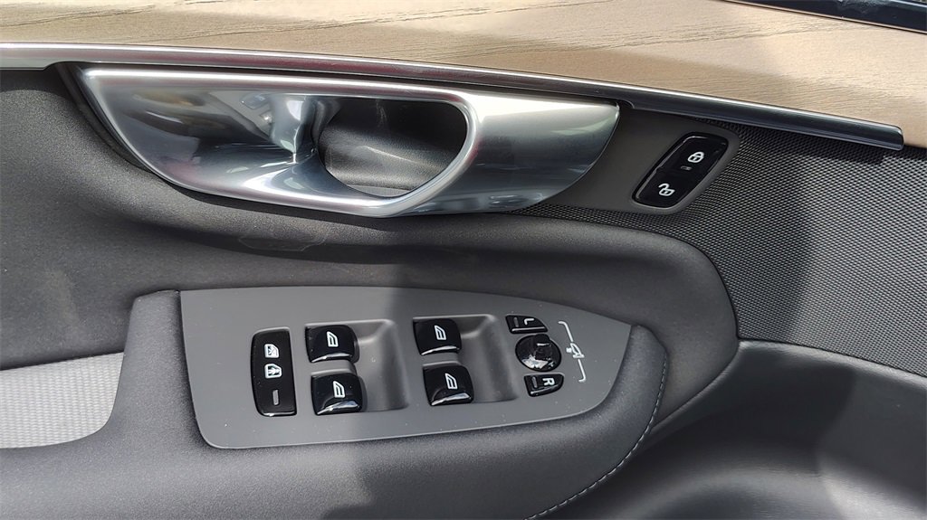 New 2026 Volvo XC90 B5 Core w/ Protection Package Premier image 10