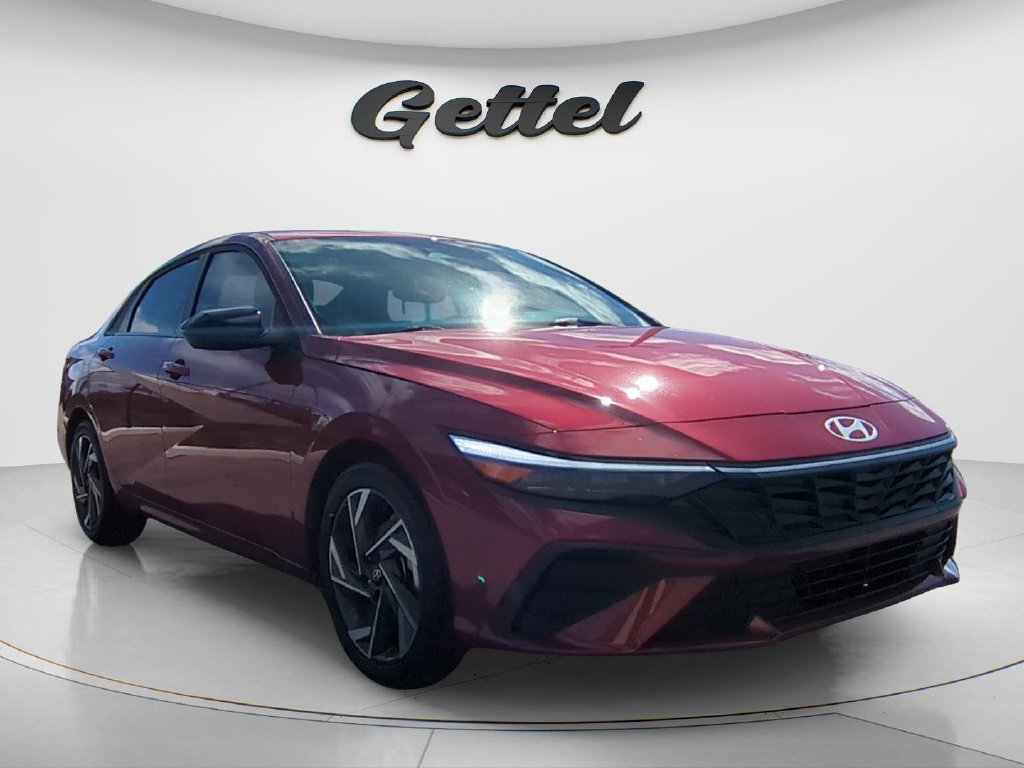 Certified 2025 Hyundai Elantra Sport FWD image 3