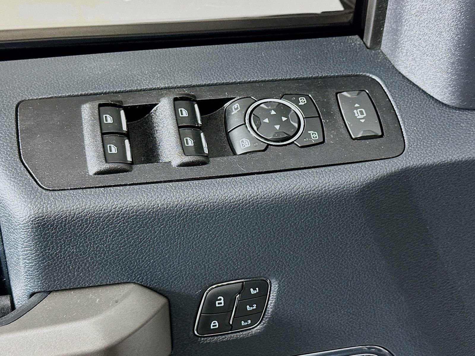 Used 2022 Ford F250 Platinum w/ FX4 Off-Road Package AWD/4WD image 18