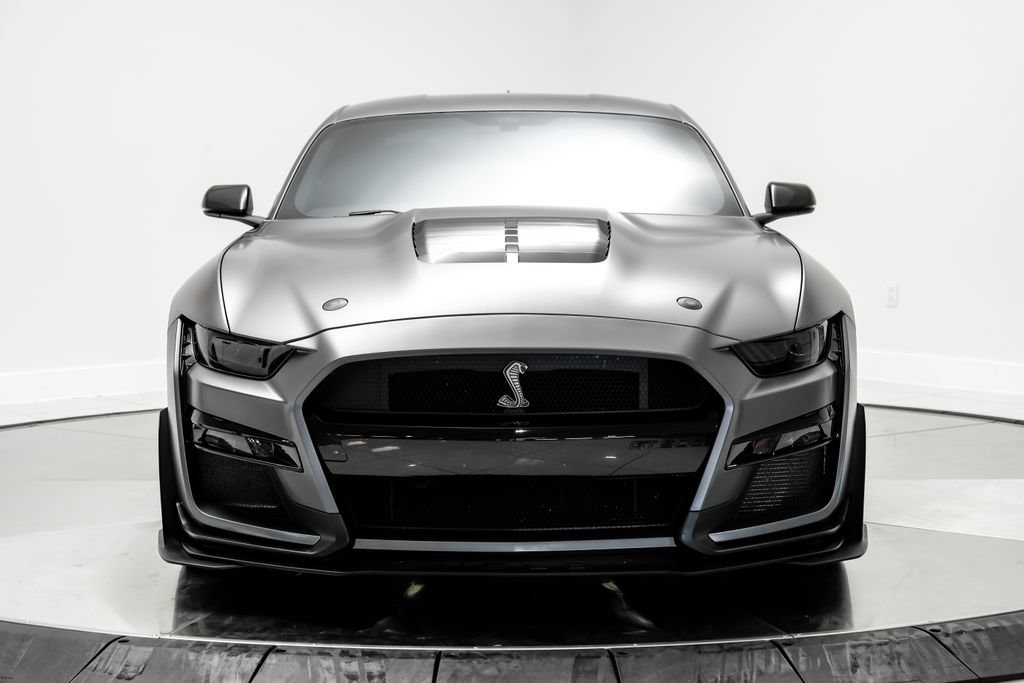 Used 2022 Ford Mustang Shelby GT500 w/ Carbon Fiber Track Pack RWD image 2