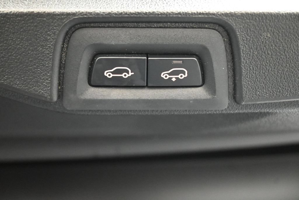 Used 2021 BMW X7 xDrive40i w/ M Sport Package AWD/4WD image 25
