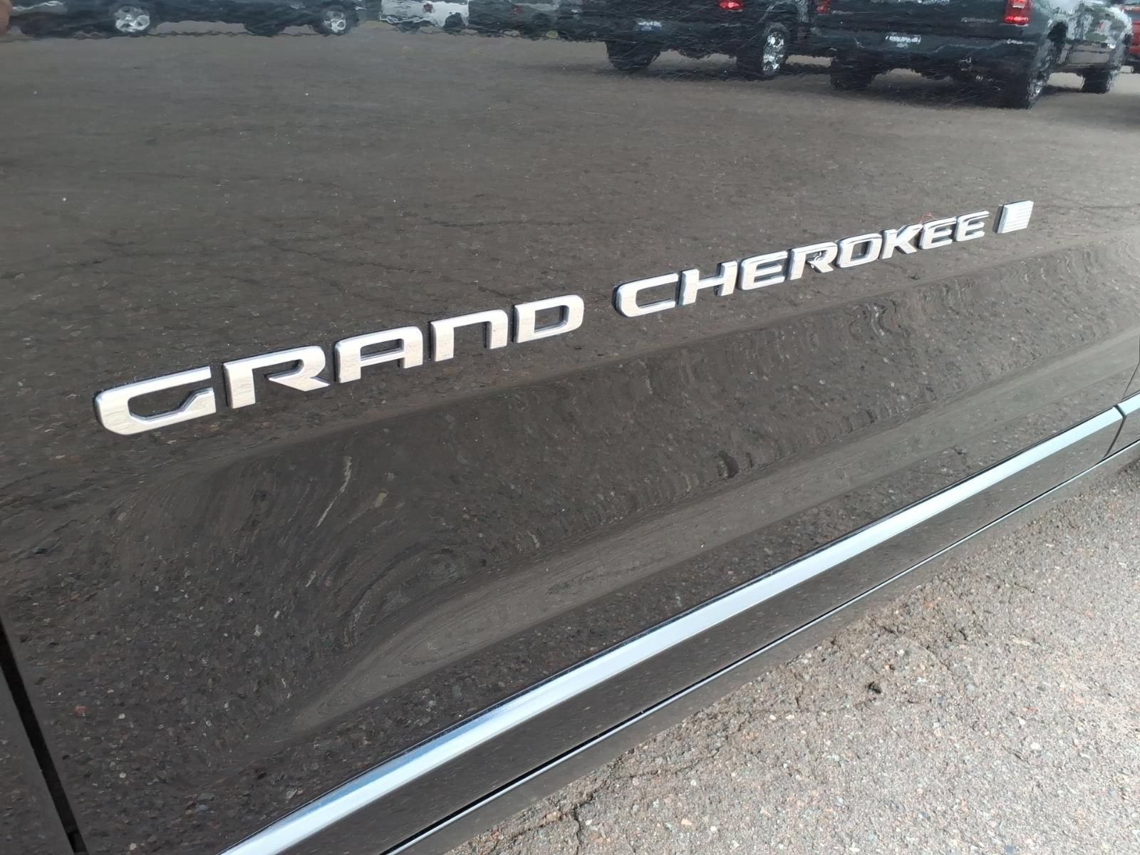 Used 2021 Jeep Grand Cherokee L Overland AWD/4WD image 12