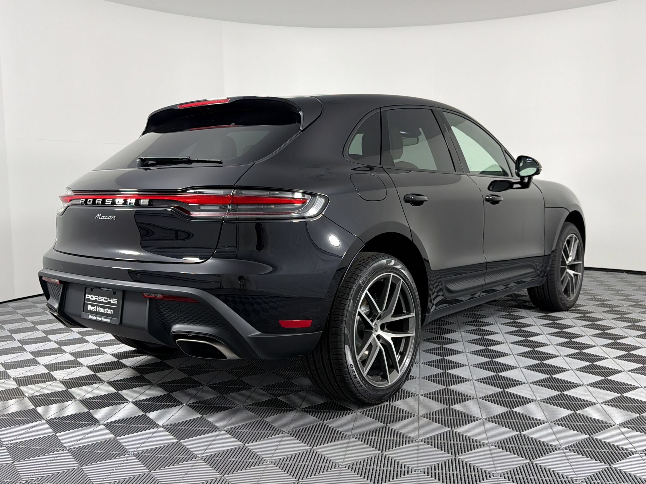 New 2026 Porsche Macan AWD/4WD image 9