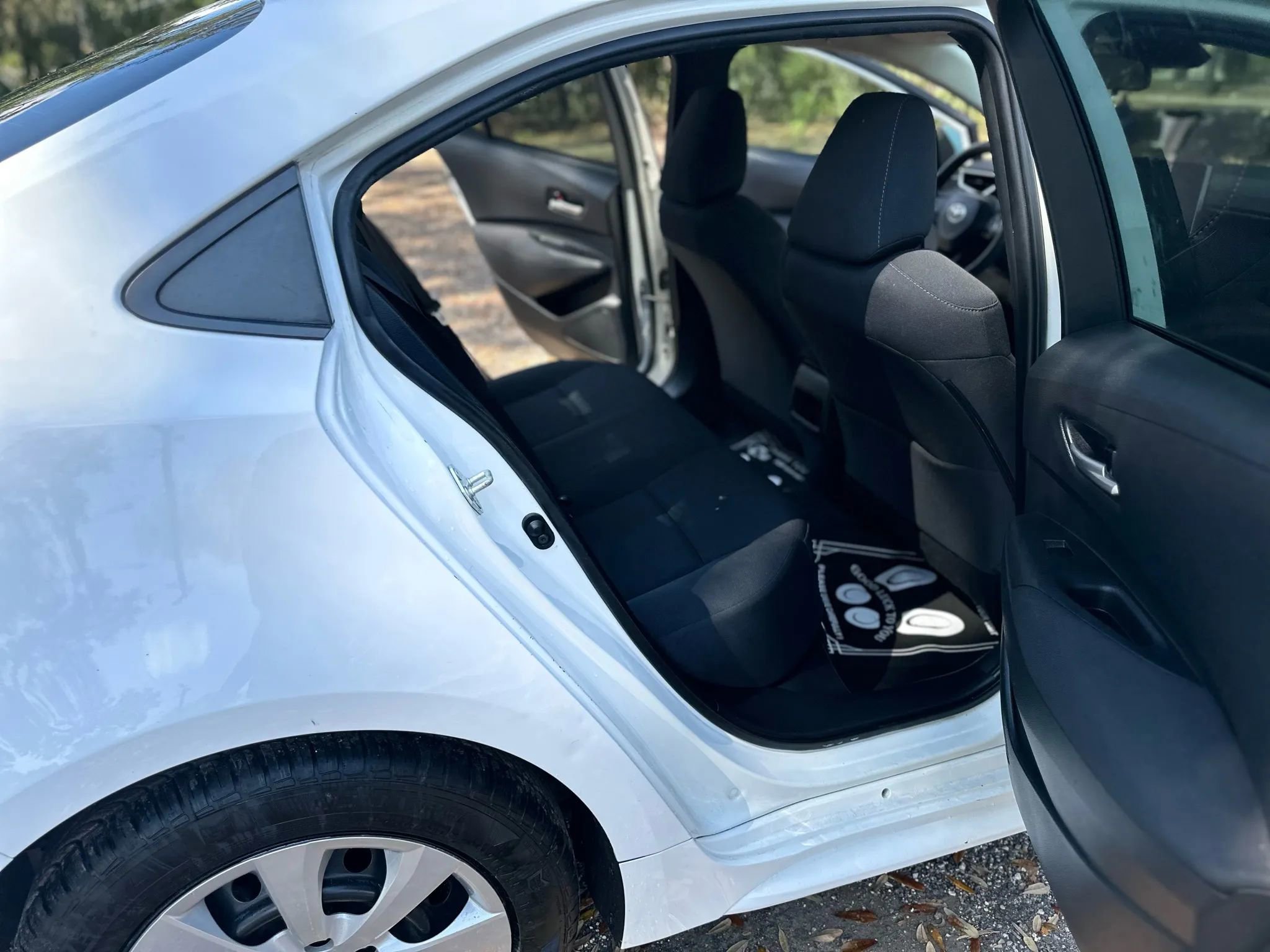 Used 2021 Toyota Corolla LE FWD image 5