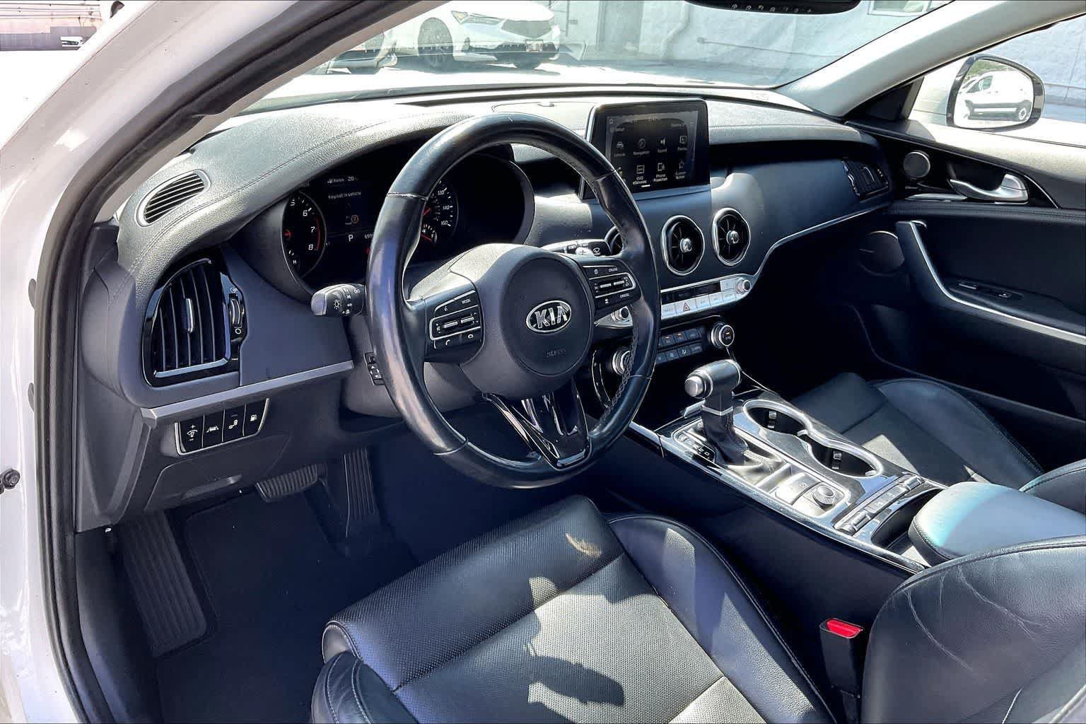 Used 2018 Kia Stinger Premium RWD video 2
