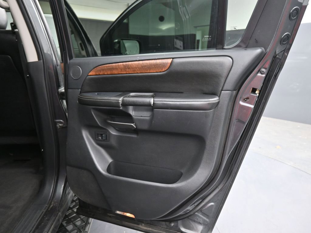 Used 2012 Nissan Armada Platinum image 20