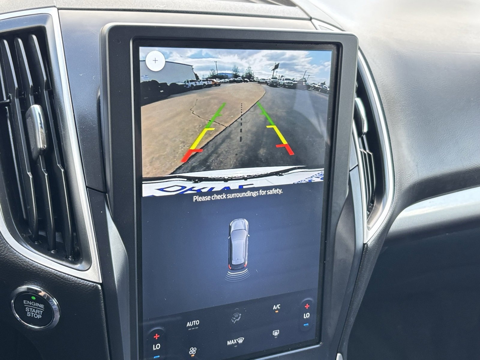 Used 2023 Ford Edge SE w/ Black Appearance Package image 4