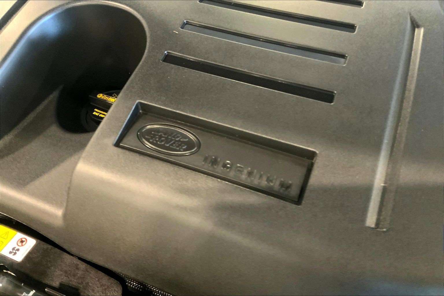 Used 2025 Land Rover Defender 130 S image 32