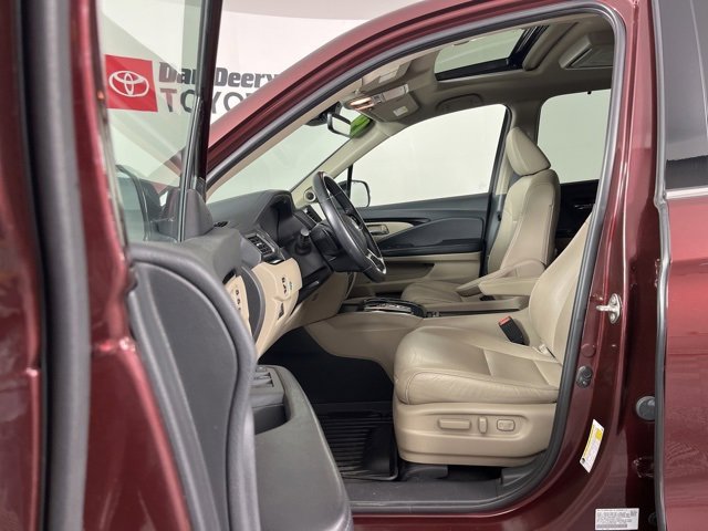 Used 2019 Honda Pilot Touring image 3