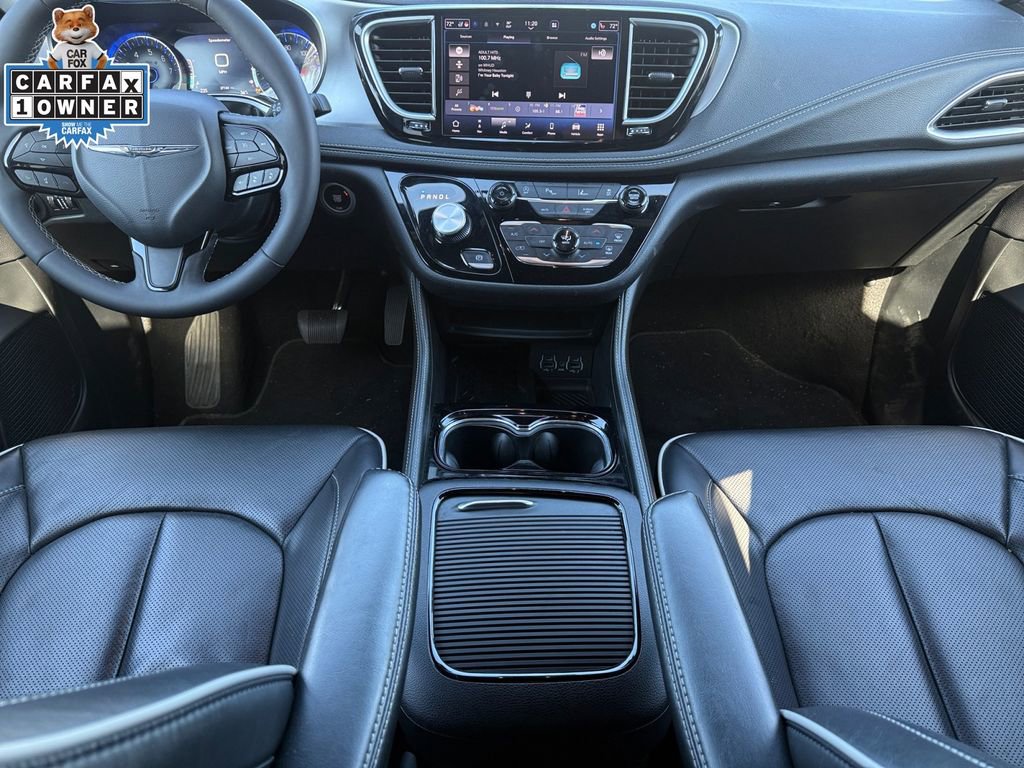 Used 2025 Chrysler Pacifica Limited image 10