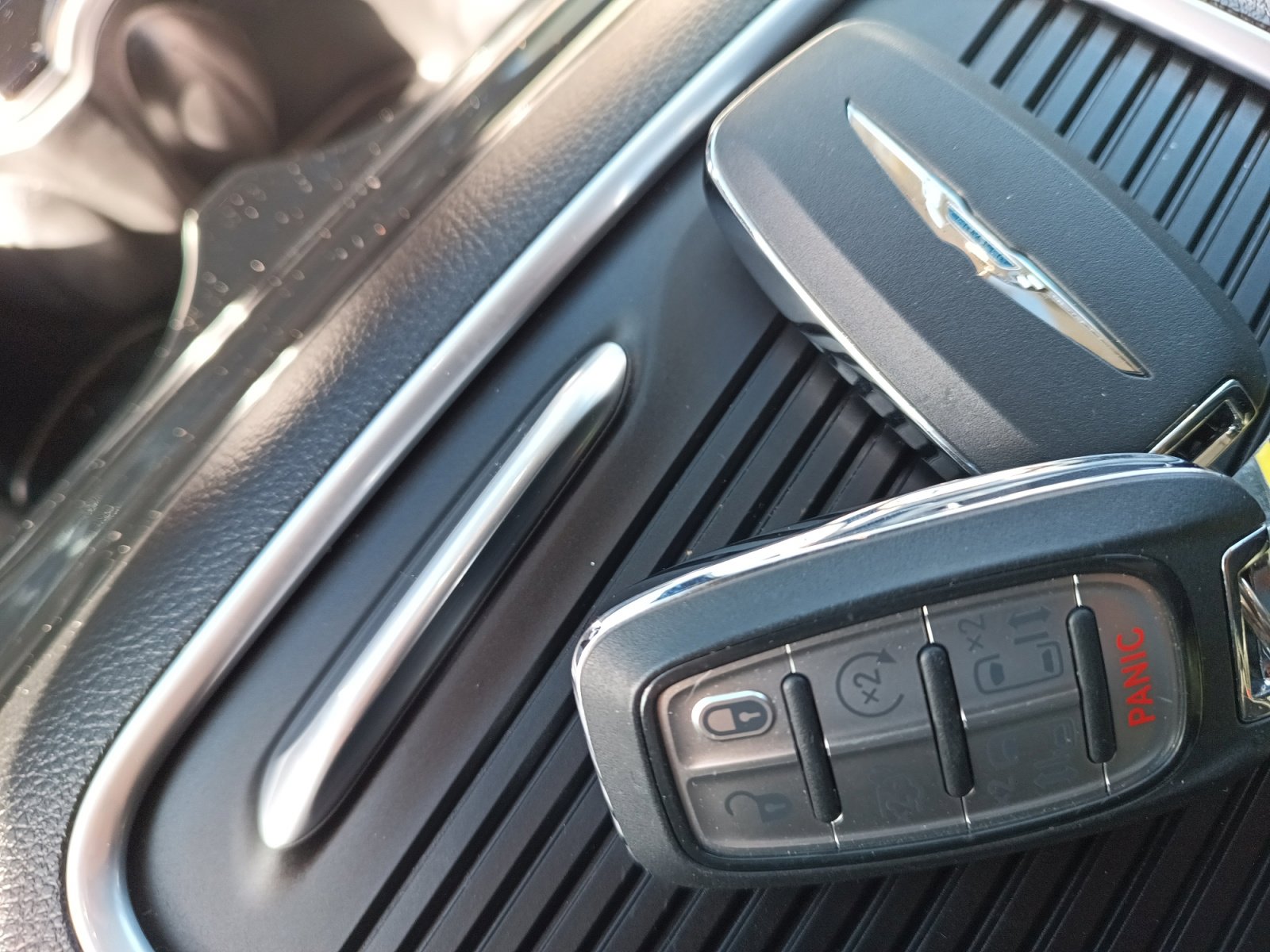 Certified 2024 Chrysler Pacifica Limited image 26