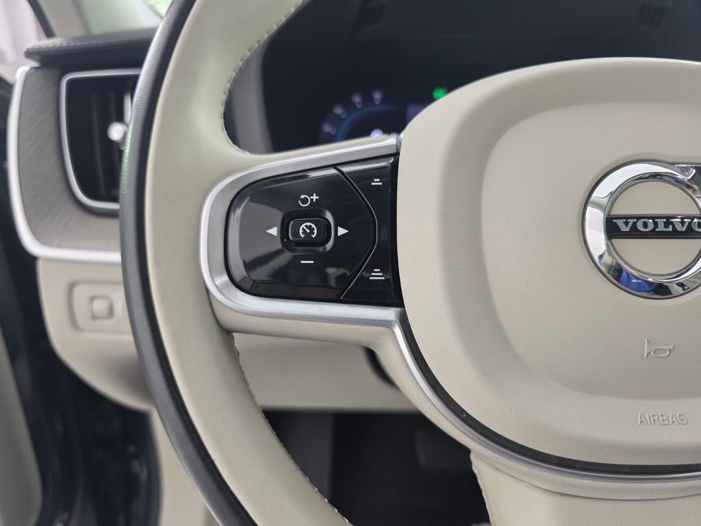 Used 2022 Volvo XC60 B5 Inscription w/ Protection Package Premier image 19