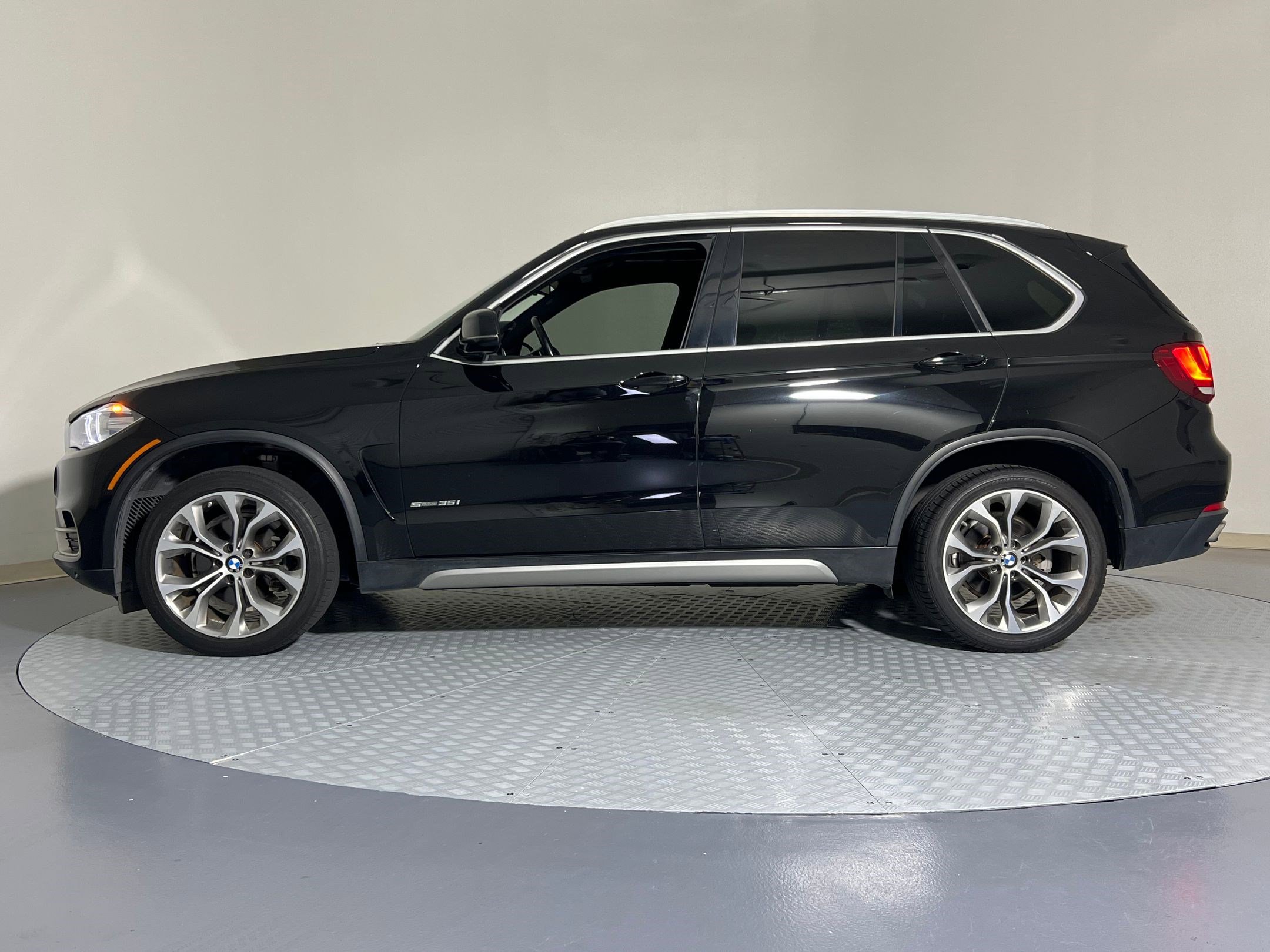 Used 2018 BMW X5 sDrive35i image 2
