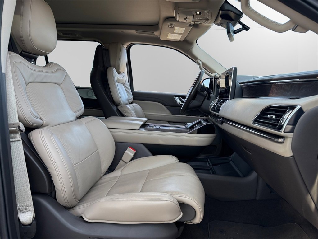 Used 2023 Lincoln Navigator L Reserve image 12