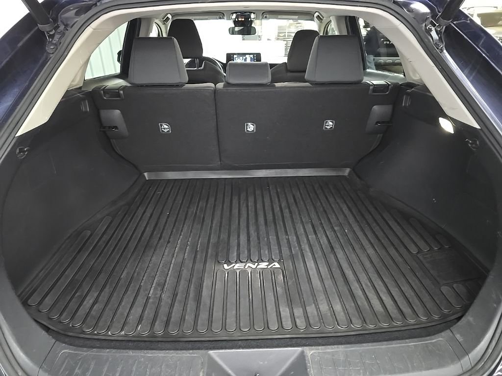 Used 2021 Toyota Venza LE AWD/4WD image 11