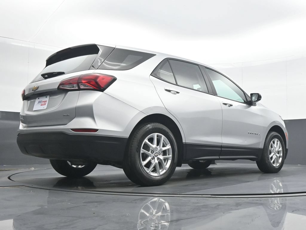 Used 2022 Chevrolet Equinox LS AWD/4WD image 21