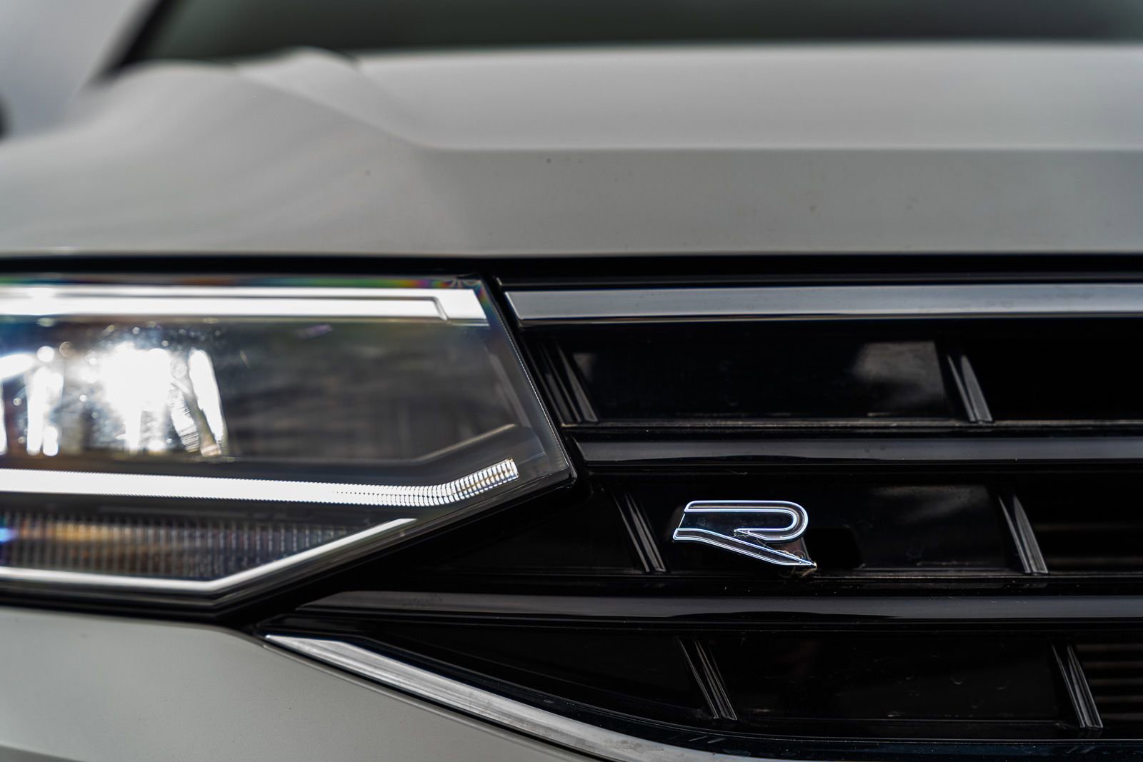 Used 2024 Volkswagen Tiguan SE R-Line image 10